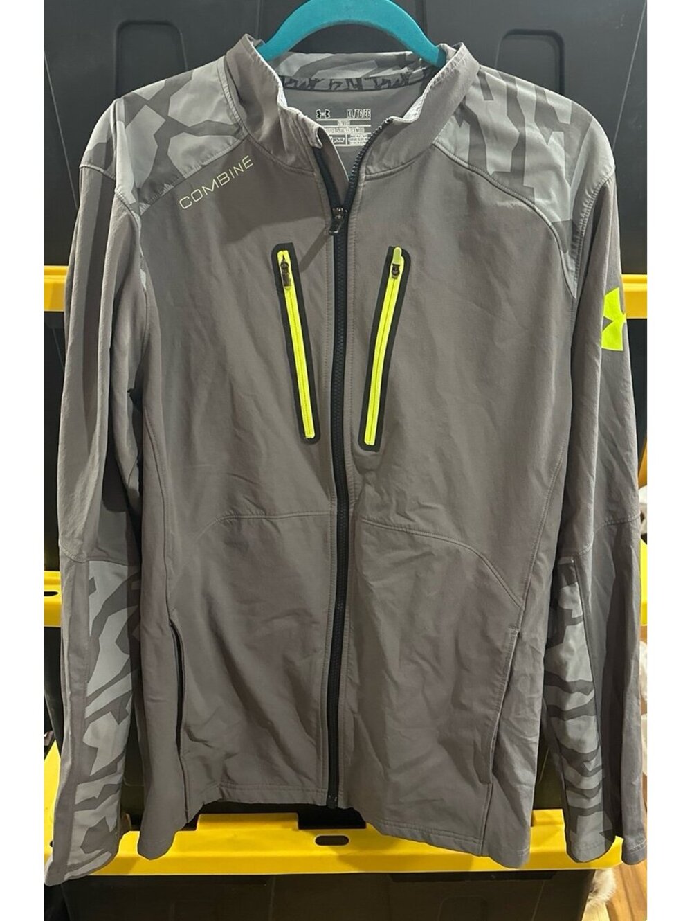 Under Armour Combine fitted coldgear jacket size Xl